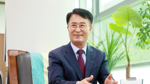 만학도 박동식 사천시장, 경상국립대 행정학 석사학위 취득 [사천소식]