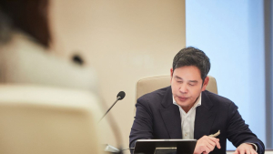 “자기 분야 ‘덕후’ 돼라”…인재 경영 힘 싣는 정용진 부회장