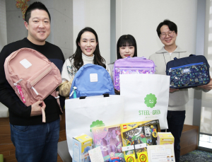 동국제강그룹, 초등학교 입학 임직원 자녀에 선물 전달