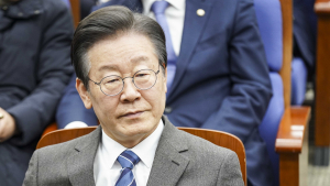 더불어민주당 의원총회에 나타난 이재명 대표