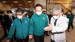 20개 병원에 군의관·공중보건의사 파견한다