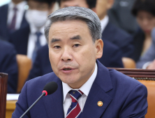 호주 출국하는 이종섭…“공정·상식 어딨나” 야권 비판