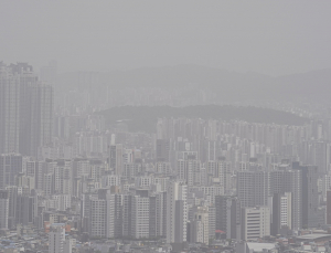 [날씨] 전국 곳곳 미세먼지 '나쁨'…큰 일교차 주의