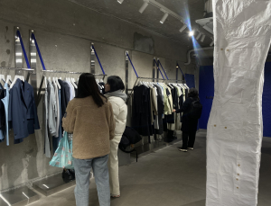 올드머니 잇는 미니멀 룩…구호플러스 “레이어링이 포인트”