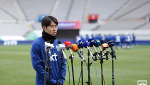 고개 숙인 이강인…“기회 준 황선홍 감독께 감사”