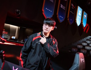 ‘구마유시’ 바루스 한방…T1, 2위 수성 성공 [LCK]