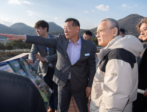 유인촌 문체부 장관, 공주 백제역사문화거점에 깊은 관심 보여