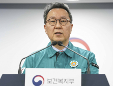 정부 “환자의 곁에 남은 교수 따돌림...보호 장치 마련하겠다”