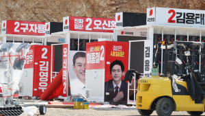 '총선 D-16' 분주한 선거유세차량 제작 업체