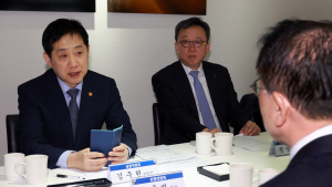 금융위원장 “은행 부수·겸영업무 규제 과감히 개선”