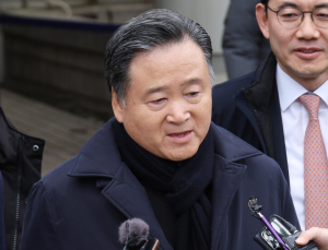 검찰, ‘소환 불응’한 허영인 SPC 회장 체포