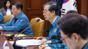 한 총리 “전공의와 유연하게, 원칙 지키며 계속 대화”