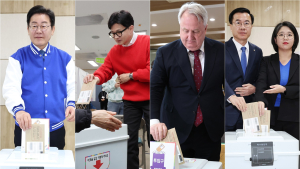‘사전투표 돌입’ 투표장 찾은 여야 지도부