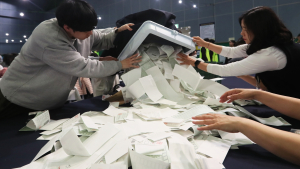 22대 총선 개표 작업...민심의 향방은 