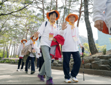 ‘나도 치매가족’ 오세훈, 치매 환자·가족 1천명과 걷기 행사 동행 
