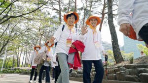 ‘나도 치매가족’ 오세훈, 치매 환자·가족 1천명과 걷기 행사 동행 