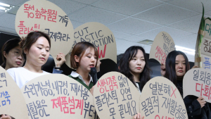 플라스틱 생산 감축이 ‘우리가 살 길‘ 