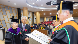 경상국립대, 김순금 장학재단 이사장 명예법학박사 학위 수여