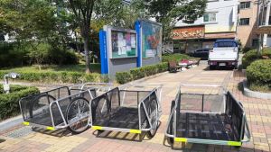 군산시, 폐지 줍는 어르신 ‘경량 수레’ 지원