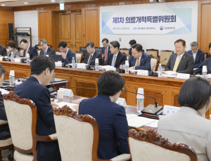 ‘의료개혁특위’ 반쪽 출발…의협·전공의 불참