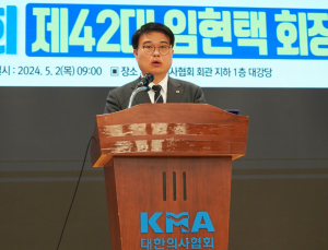 ‘강경파’ 임현택 의협회장 취임…“의료농단 바로잡을 것”
