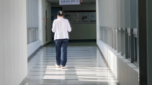 정부 “교수 사직 대책 마련하라” 전국 병원장에 공문