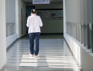 정부 “교수 사직 대책 마련하라” 전국 병원장에 공문