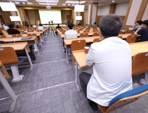 상급종합병원 전문병원화…“작은 병원부터 망해나간다”