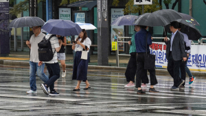 전국 곳곳에 비...남부·제주도엔 천둥·번개 [날씨]