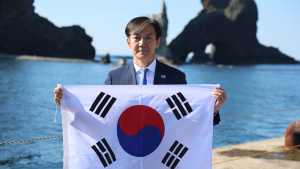 ‘최동단 독도’ 찾은 조국, 尹 정부 비판