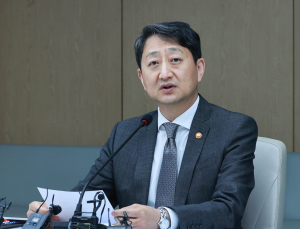 정부, RE100 대표에 “韓 특성 고려” 요청…국제기준 간극 좁힐까