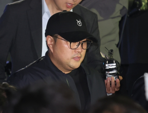 조사 마치고 6시간 동안 귀가 거부하던 김호중 “죄인이 무슨 말 필요한가”