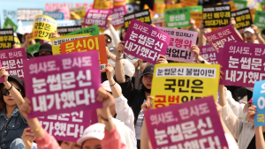 의사도 ‘非의료인 눈썹문신’ 부작용 발생 의문…합법화 언제쯤