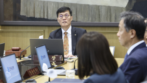 금통위, 기준금리 연 3.5% 유지...11차례 연속 동결 