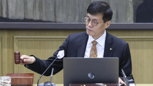 한은, 올해 성장률 전망 2.5%로 상향…기준금리는 동결