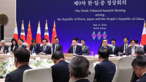 尹대통령, 한일중 정상회의서 “북 위성 발사 단호히 대응”