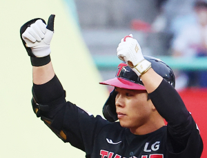 ‘5안타’ 인생 경기 펼친 LG 문성주의 겸손 “빗맞았는데…운 좋았다”
