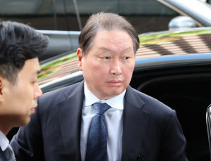 최태원 SK 회장 “심려 끼쳐 죄송, 법원 판결에 유감”