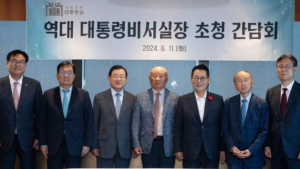 정진석, 역대 비서실장들과 오찬…“각종 민생 현안 해결 위해 의견 경청”