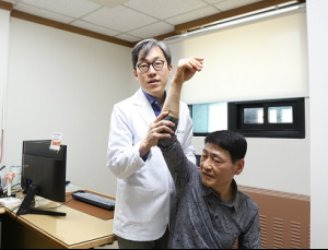 360도로 회전 가능한 어깨… 오십견, 회전근개파열 헷갈린다면 [건강 나침반]