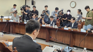 금감원장 소환에...하루 종일 혼난 우리은행 [가봤더니]