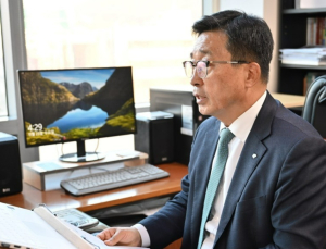 aT, 김춘진 사장 직권 남용 혐의로 檢 고발