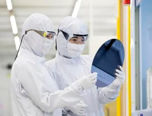 저리대출 17조·펀드·패키징 R&D…반도체 지원 나선 정부