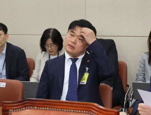 청문회서 “왜 미친 여자라 했냐” 묻자, 의협회장 “표현의 자유”