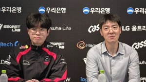 웃음 보인 김정균 감독 “밸류픽으로 이겨서 2배 더 기뻐” [LCK]