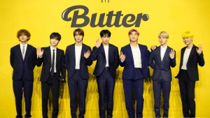 ‘BTS 미공개정보 주식거래’ 하이브 계열사 직원 법정행
