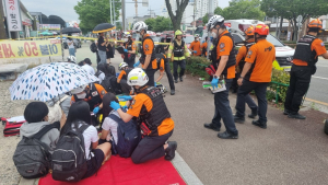 경남 진주서 시내버스⋅승용차 추돌...학생 14명 병원 이송