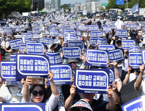 의약분업 합의로 의대 정원 감축?…복지부·의협 설전