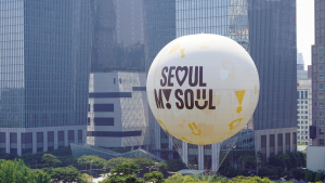 여의도 상공에 뜬 ‘서울달’ 