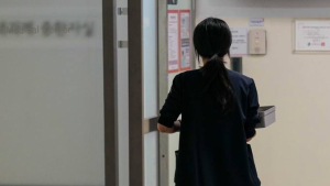 “뼈를 갈아서 환자 봅니다”…간호사의 절규